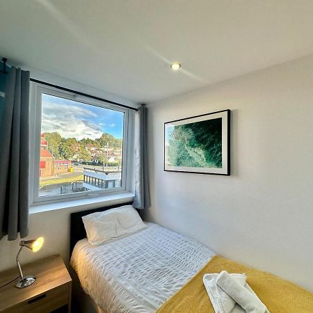 Furnished 2Br - Sunset Haven With Wifi & Free Parking By Brookland Stays Leeds  Exterior photo